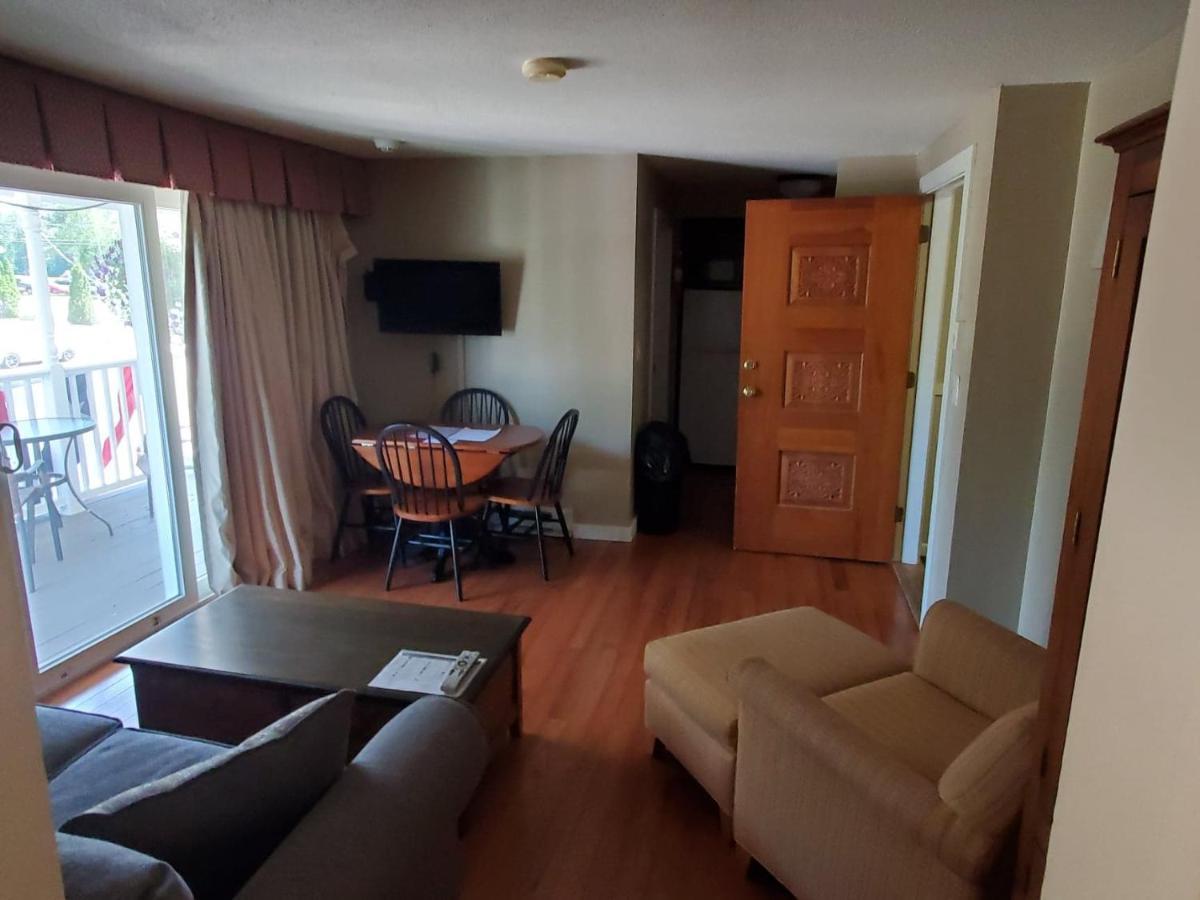 Windrifter Resort Улфборо Екстериор снимка