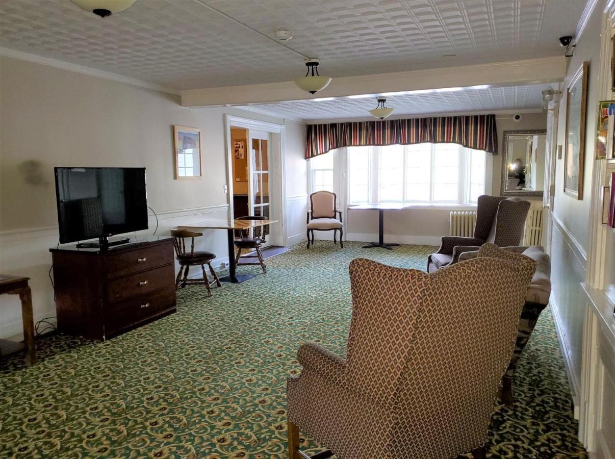 Windrifter Resort Улфборо Екстериор снимка